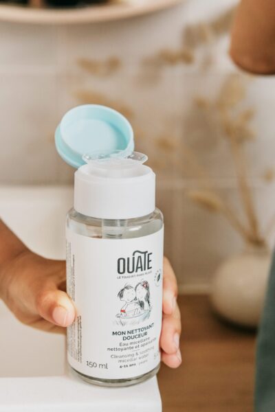 Ouate-Mon-Nettoyant-Douceur-Soins-visage-Enfant-bouteille-ouverte