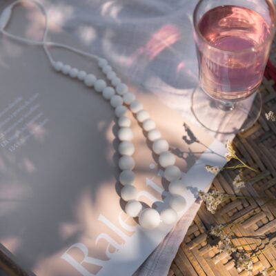 mintywendy-bijoux-collier-allaitement-portage-dentition-modele-louise-blanc