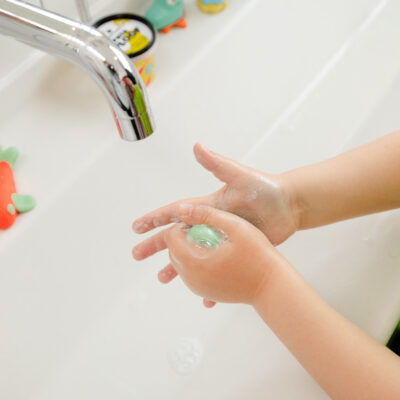 pataploof-pate-a-modeler-lavante-verte-la-vaillante-nailmatic-kids-des-3-ans-savon-main