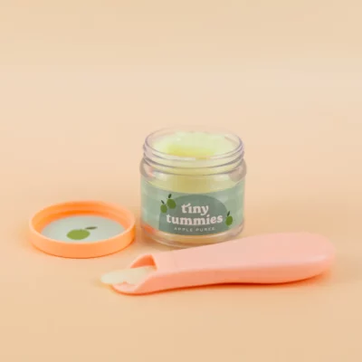 pot-de-compote-de-pomme-et-cuillere-tiny-harlow