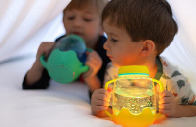 jar-sensorielle-jaune-glo-pals-des-18-mois-chez-oh-papillou-demo
