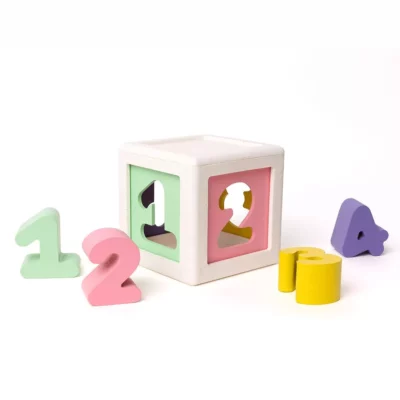 jouet-trieur-de-formes-kuby-silicone-et-bois-des-12-mois-oppi-chez-oh-papillou-chiffre-apercu
