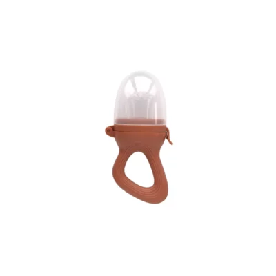 tetine-grignoteuse-couleur-terre-de-sienne-zakuw-avec-4-taille-tetine-chez-oh-papillou-diversification-bebe